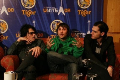 folieadeuxsday:folieadeuxsday:folieadeuxsday:that interview photo where frank is looking excruciatingly just-some-guy and sitting between mikey and gerard at their most undead-looking is sooooo. it’s sogirl get the fuck out of there before they drink