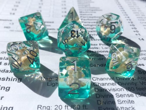 battlecrazed-axe-mage:Seashell dice! Summer vibes in October