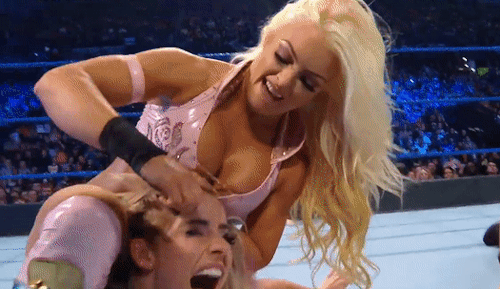 drisk-female-wrestling: Not a big WWE fan, but this is mean…….. Pulling out eye lashes, new way of c