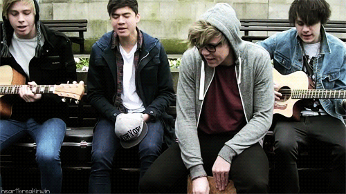 ashy-irwin:  bUT THEY ALL DROP THEIR HEADS AT THE SAME TIME