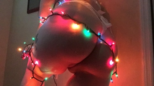 bbyxkittyx: joining in on the christmas light nudes fun