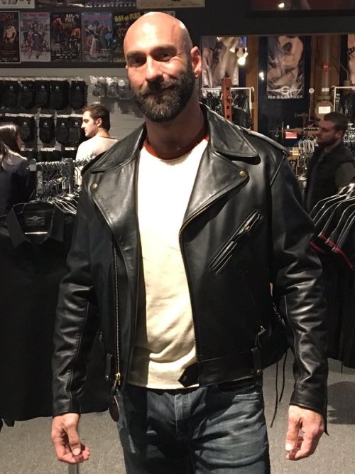 gsocumdump: smokeswapm4m: cansmoker84:  Drew Sebastian is welcome in my hole any time he likes  FUCK