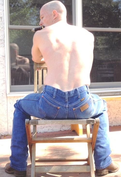 ilovemenworld:  I like butts :) 