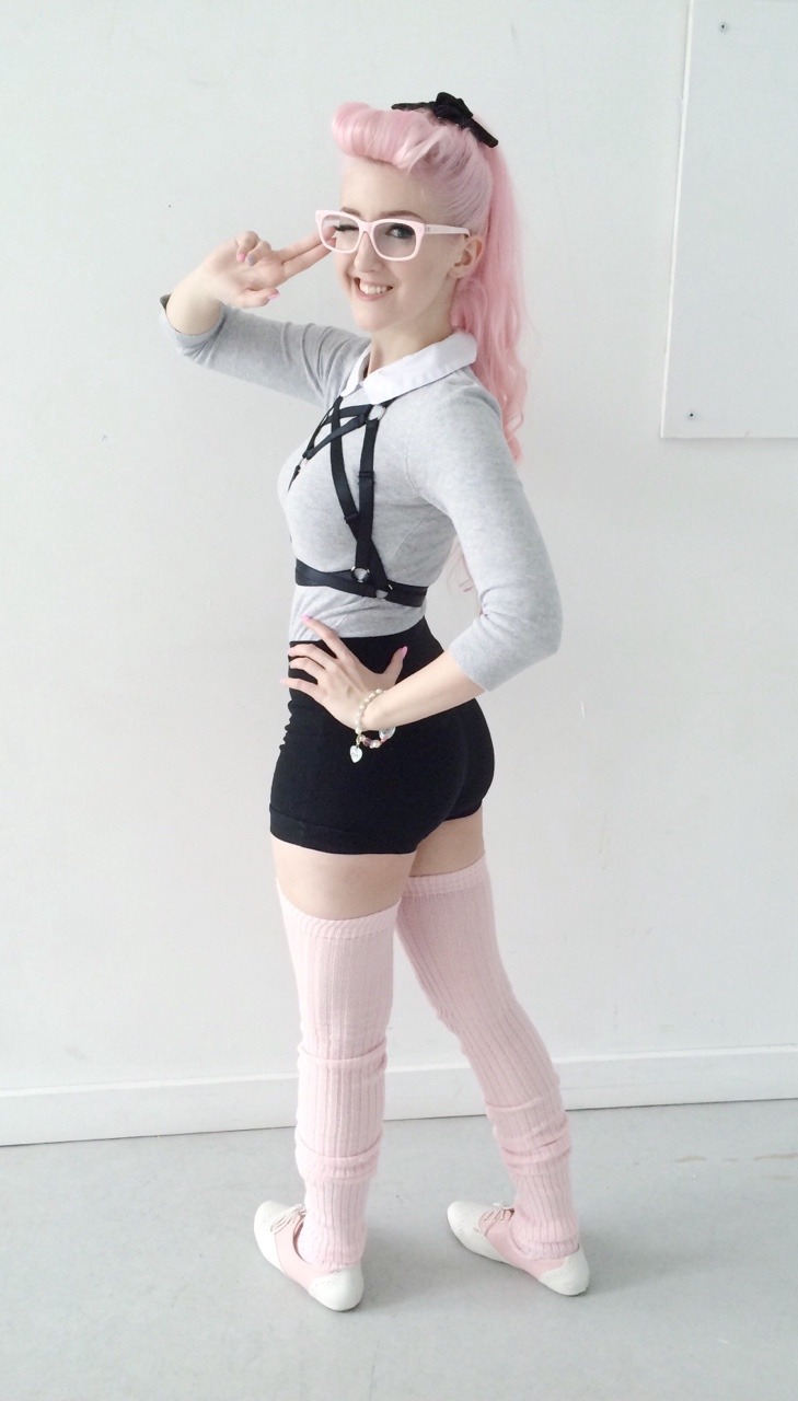 albinwonderland:  outfit from today! 🎀