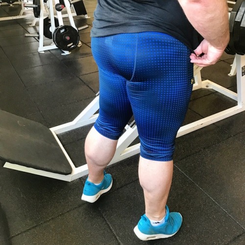 thethicken: A couple good booty shots from the end of today’s leg workout.