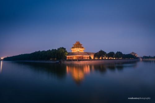 reubenteo:  The Emperor’s GuardCorner guard towers of the Forbidden City were established back in 1420. Standing majestically at four corners around the fortifications of the Forbidden City, the towers oversees and protects the world’s most beautiful