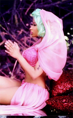 all-nickiminaj:  Nicki Minaj ‘Starships’ favorite look 
