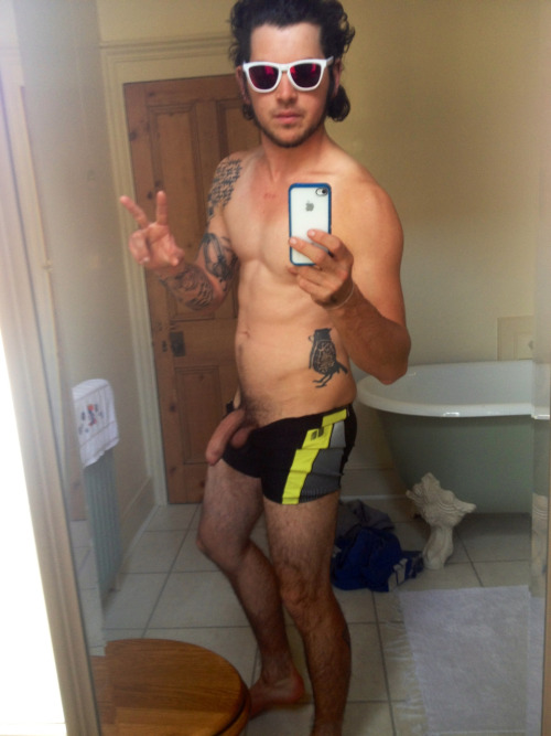 ...AND YET ANOTHER UNNECESSARY GAY NUDITY BLOG