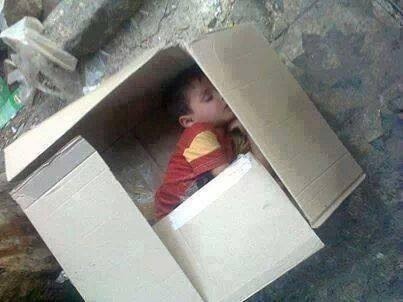 ahmedwong:  Meanwhile in Syria. Kids sleep in comfortable boxes, while we sleep in wretched beds…  لا حول ولا قوة ال بالله .. شتت الله شمل من شتت شملكم .. الله المستعان 