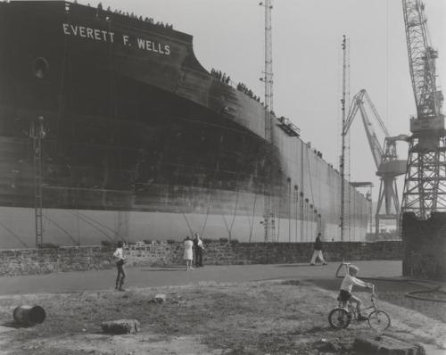 grupaok:Chris Killip, Launch of the supertanker, Everett F. Wells, Wallsend, Tyneside, 1976