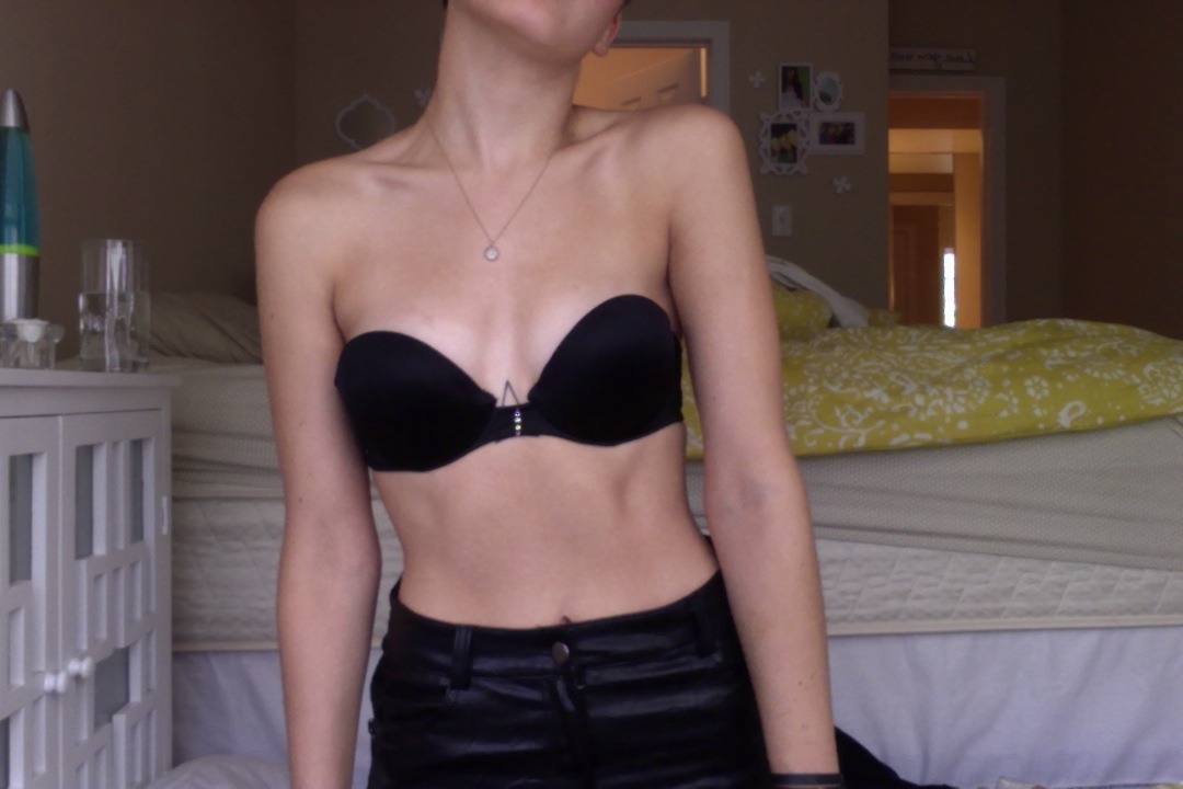 pale-as-my-soul:  beautyofpale:   more  ✿ Pretty ‘n pale blog ✿  x pale x 