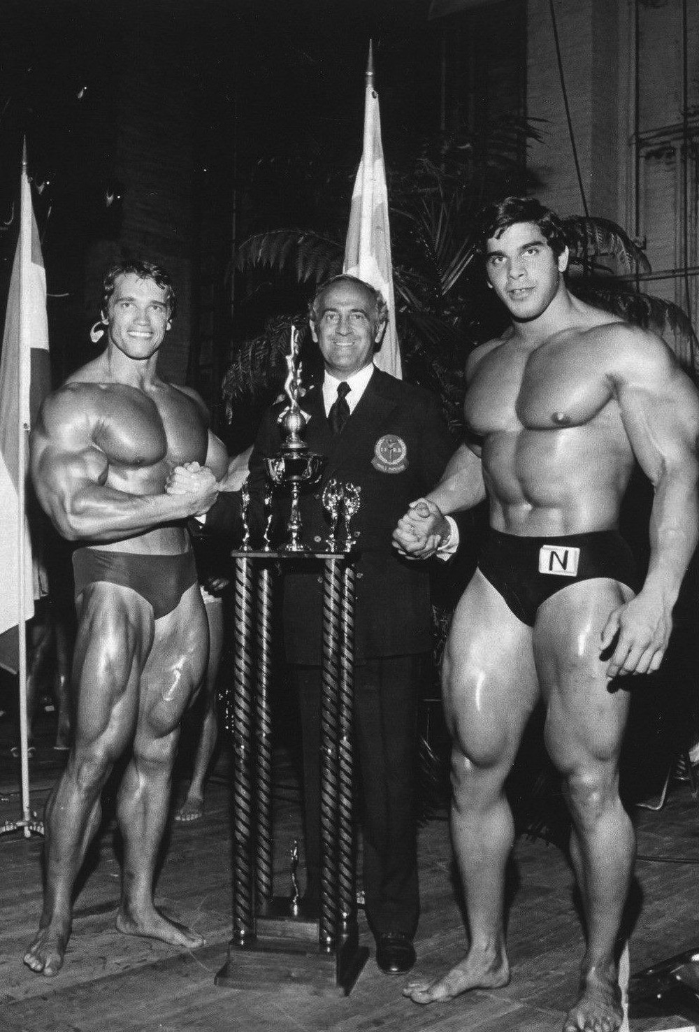 mitos:  Arnold Schwarzenegger, Ben Weider, and Lou Ferrigno (1973)