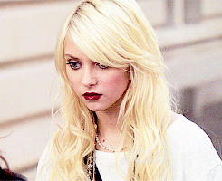 cesbeautes-blog:  Gossip Girl | How to succeed in bassness [3x07]. 