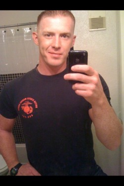 shitilikeandafewofme:  31 Year old Marine,