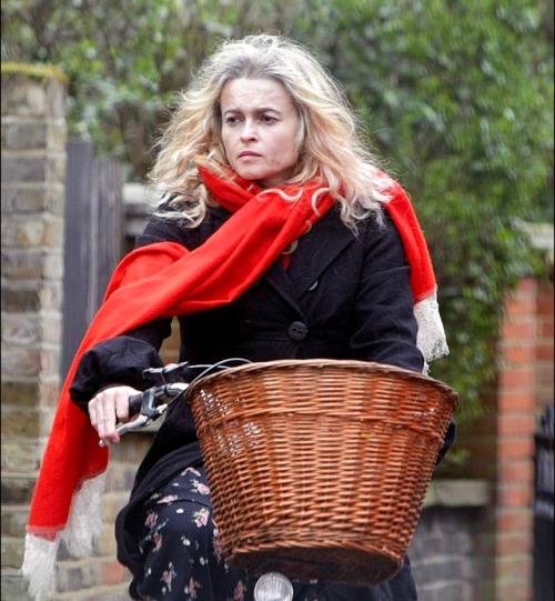 Helena Bonham Carter strolling around London | 21/03/17