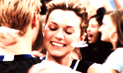 nathanshales:Lucas & Peyton Appreciation WeekDay 5: Favorite Hugs