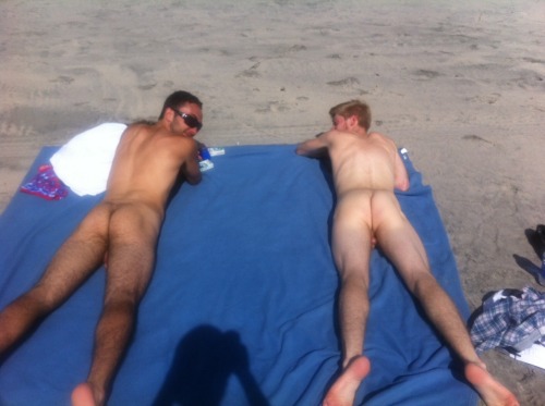 blakelupoxxx:  Went to the nude beach today had heaps of fun getting my tan on and checking out the occasional hottie