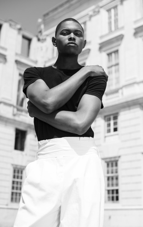 manniskorarkonstiga:    Fabio Tavares at Face Models photographed by  Hugo Nogueira and styled by  Catarina Pinto for Kaltblut Magazine 