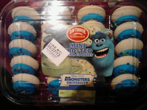 crocketingsolly:  “I can’t believe it….I’m on a box of cookies! 