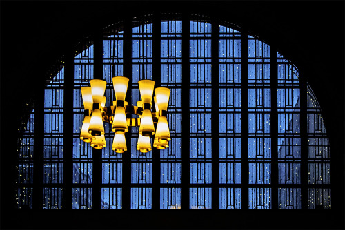 Complementary colors, Helsinki central railway station