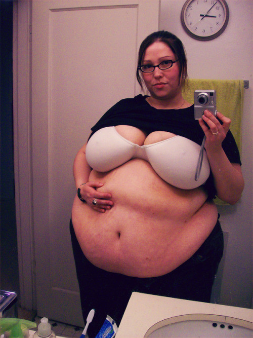 big-jean-ssbbw:  Wanna fuck a horny BBW? - CLICK HERE! 