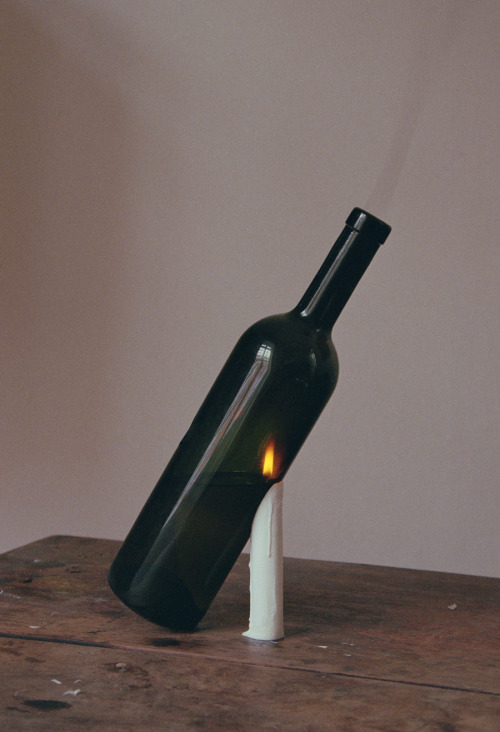 thinkingimages:Ariel Schlesinger, Untitled (wine bottle), 2016 C-print, 60x41 cm
