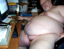 gordo4gordo4superchub:  bigfattybc:  Just having fun…looking for pictures of YOU on the PC ! mmmm  Mmmmmmm yummy