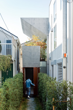 smallspacesblog:  Open-plan concrete home