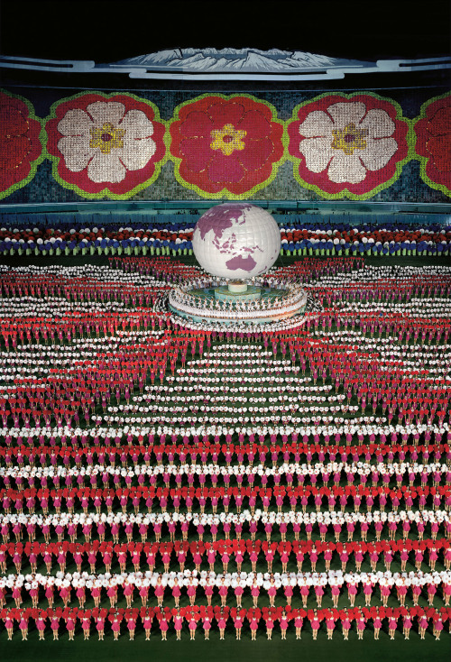 artruby:  Andreas Gursky, Pyongyang, (2007).