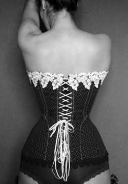 moderncorsetiere:  corsetiere:  Beata Sievi
