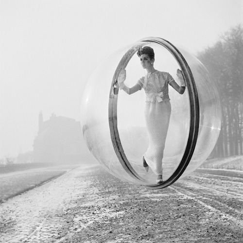 Porn Pics vintagegal:  Melvin Sokolsky- "Bubble series"