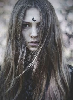 Witchedways:  The-Mystical-Girl1:  “Sou Forma De Vida Misteriosamente Mística,