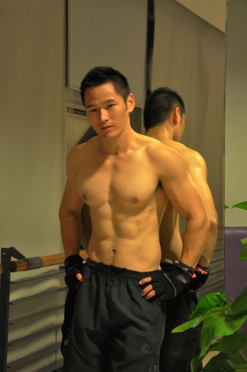 asianmalemuscle:  Enjoy thousands of images in the archive: http://asianmalemuscle.tumblr.com/archive 