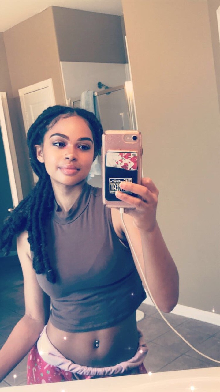 lilpicassa:  im the hipster bitch who gave him telepathy  Damn she&rsquo;s a20!!!