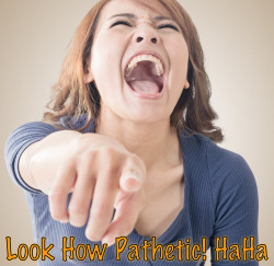 blogwhitechiclove:                                    SHE’S POINTING AT YOU !!! 
