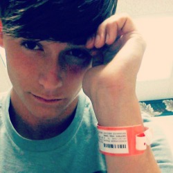 rockstar760fox:  Emergency room selfie 