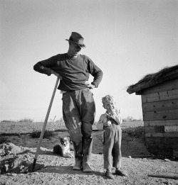 seeing-into-the-past:   Dorothea Lange  Father,