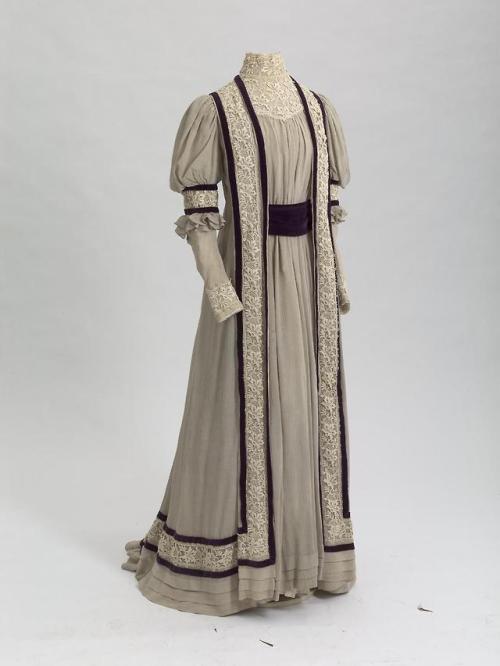 fashionsfromhistory:House Dress of Maria Feodorovna1905-1907State Hermitage Museum