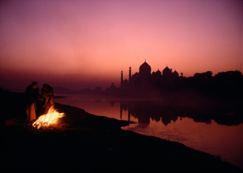 fotojournalismus:  Taj Mahal, Agra, 1985.Photographs by Raghu Rai