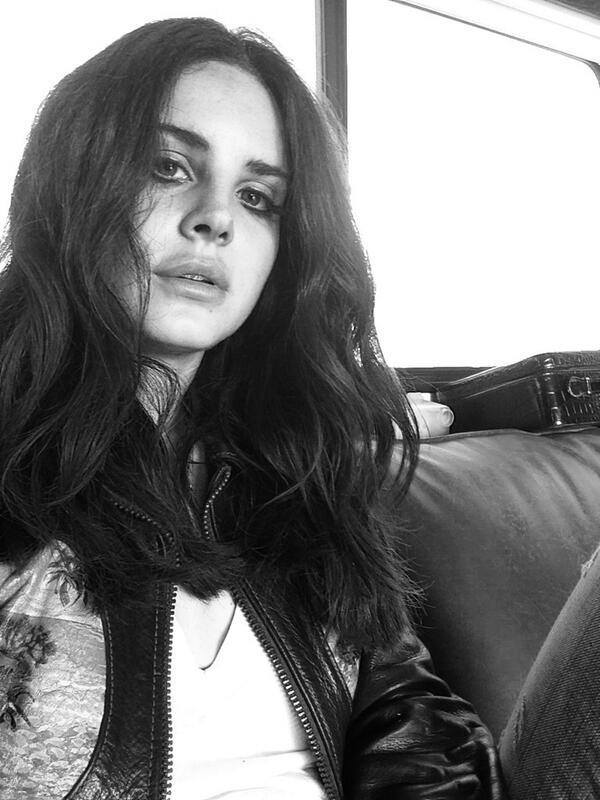 princessxdie:  Lana’s first single from Ultraviolence is titled ‘West Coast.’