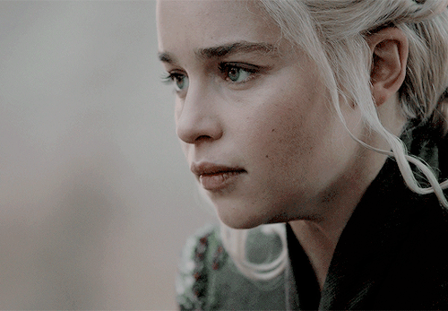 Daenerys Targaryen arrives at Dragonstone