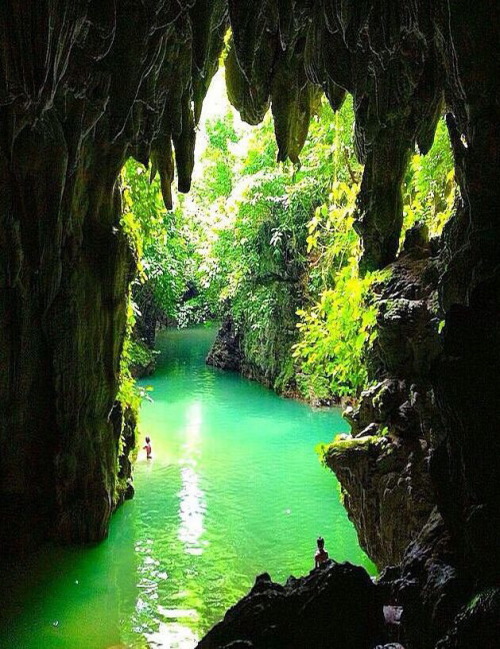 Lussok Cave and Underground River, Apayao / Philippines (by balijourney).