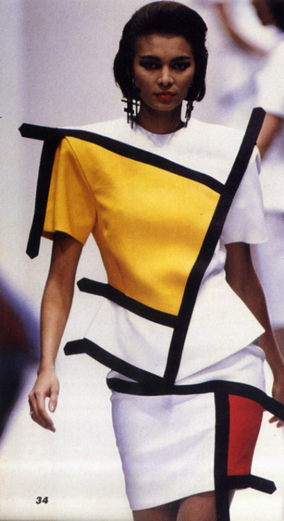 messgala:  Italian couturier, Francesso Maria Bandini, piggybacks YSL and takes Mondrian’s modernist masterpiece into the 3rd dimension. 