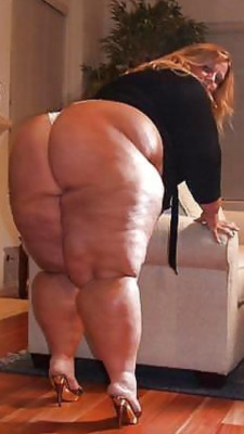 slickrickny:  Sexy thick and Juicy!!