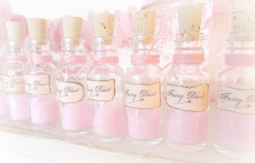 kawaiistomp:  Pink fairy dust party favors ~ (credit) ^My edit - please do not remove the text underneath my edits. 