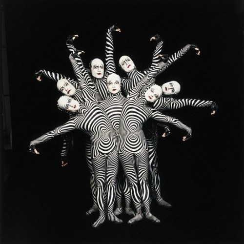 charllesmacaulay:The Night Circus by Erin Morgenstern“The circus arrives without warning. No announc