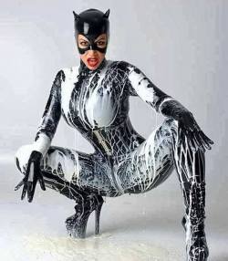 seether23:  Catwoman: Gotta love milk 