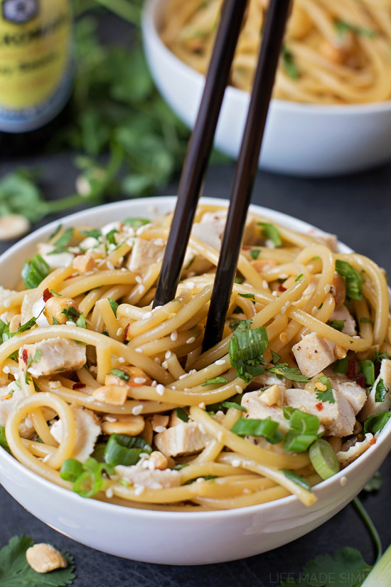 foodffs:  SESAME SOY NOODLE BOWLSReally nice recipes. Every hour.Show me what you
