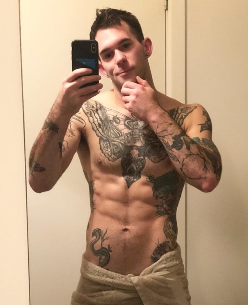 theofficialtro:Beard trim to make sure I still have a jaw underneath