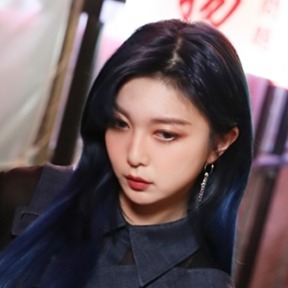 Lee Yubin (dami) Behind The Jacket Film Icons